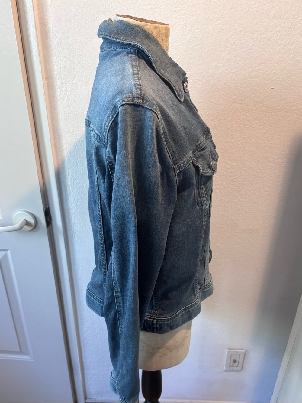 AG super soft stretchy denim jacket - Picture 3 of 9